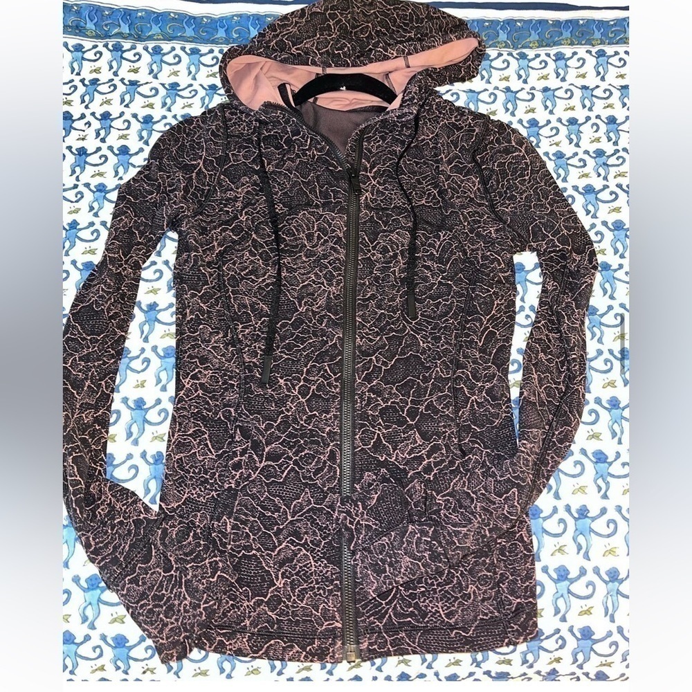 Lululemon hooded nulu jacket